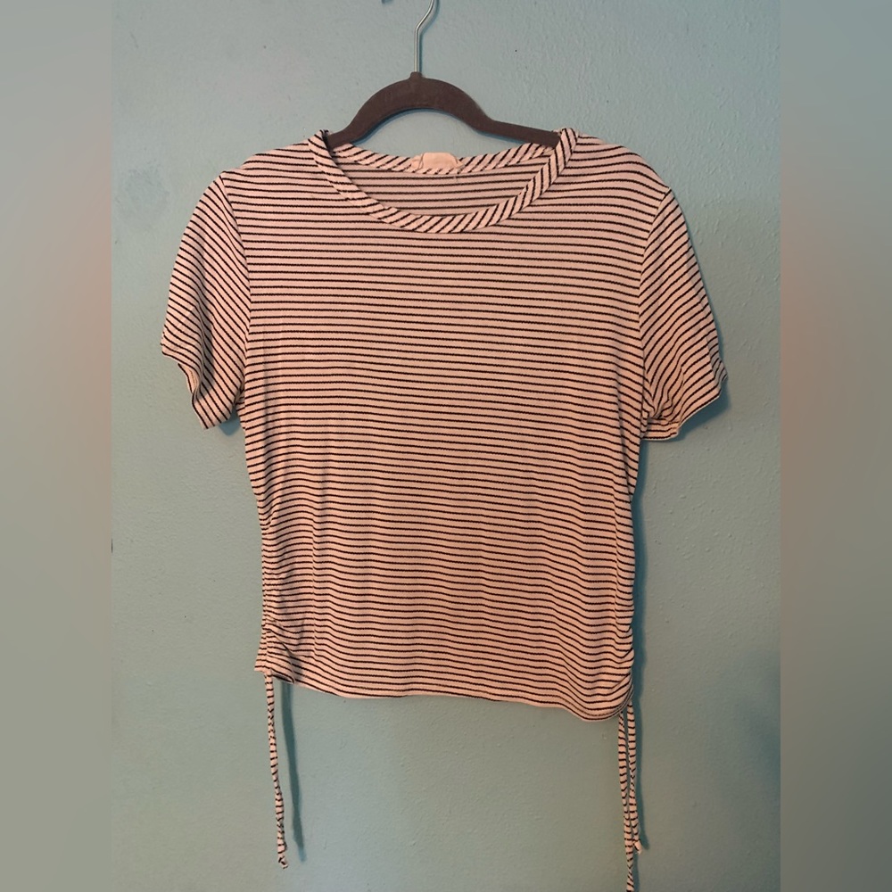 Black and white stripes cropped tee